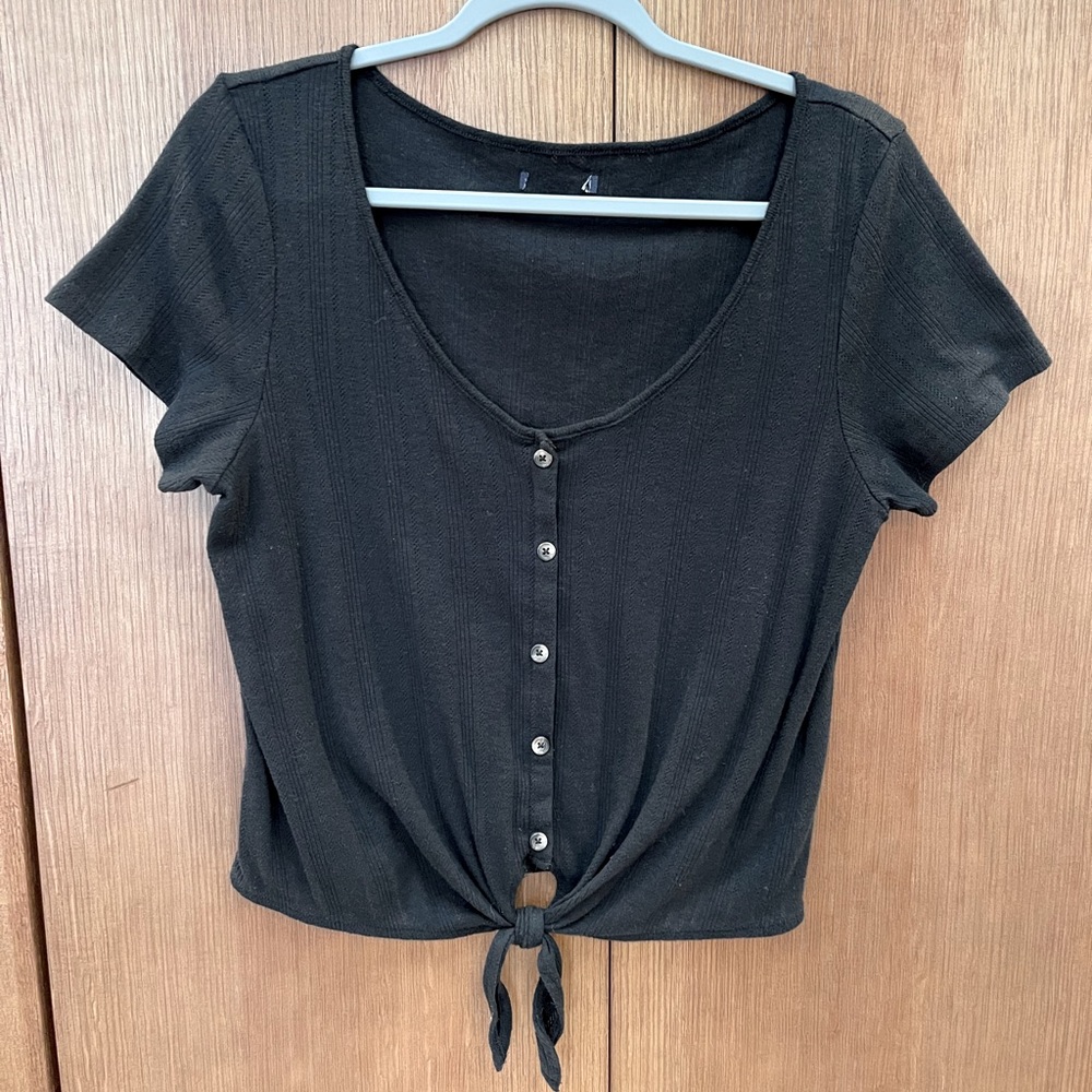 Short sleeve v-neck top with tie front